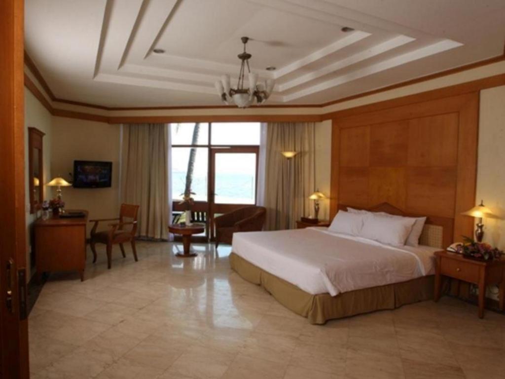 Makassar Golden Hotel Exterior foto
