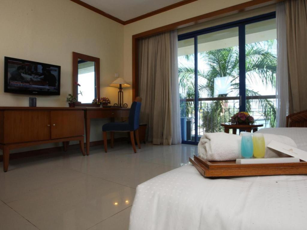 Makassar Golden Hotel Exterior foto