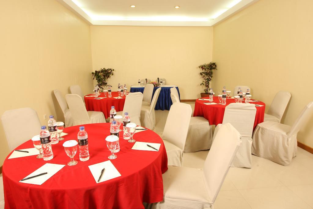Makassar Golden Hotel Exterior foto