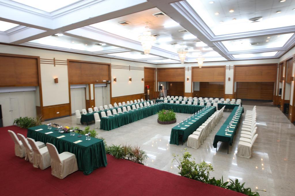 Makassar Golden Hotel Exterior foto